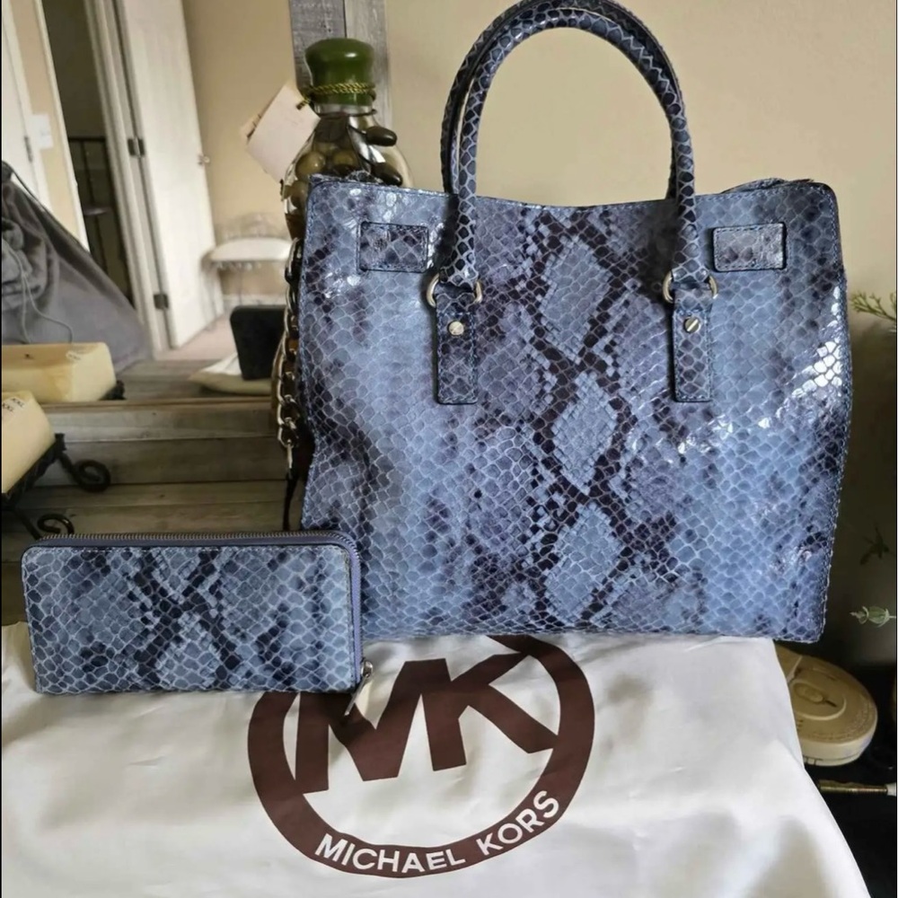 Michael Kors Blue Snake Print Tote Bag and wallet NWOT - Picture 4 of 5